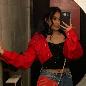 Meet your Posher, Emily